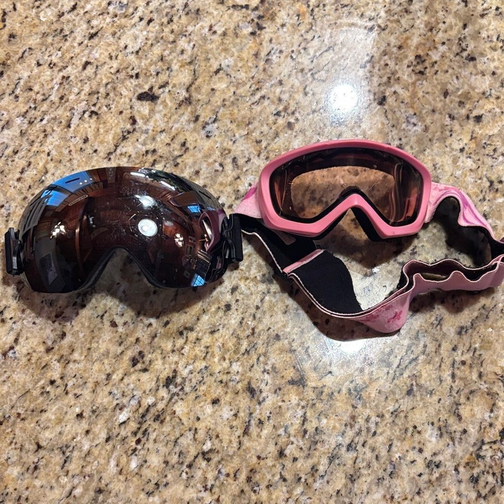 Amazon Kids Ski Goggles Set - Black and Pink